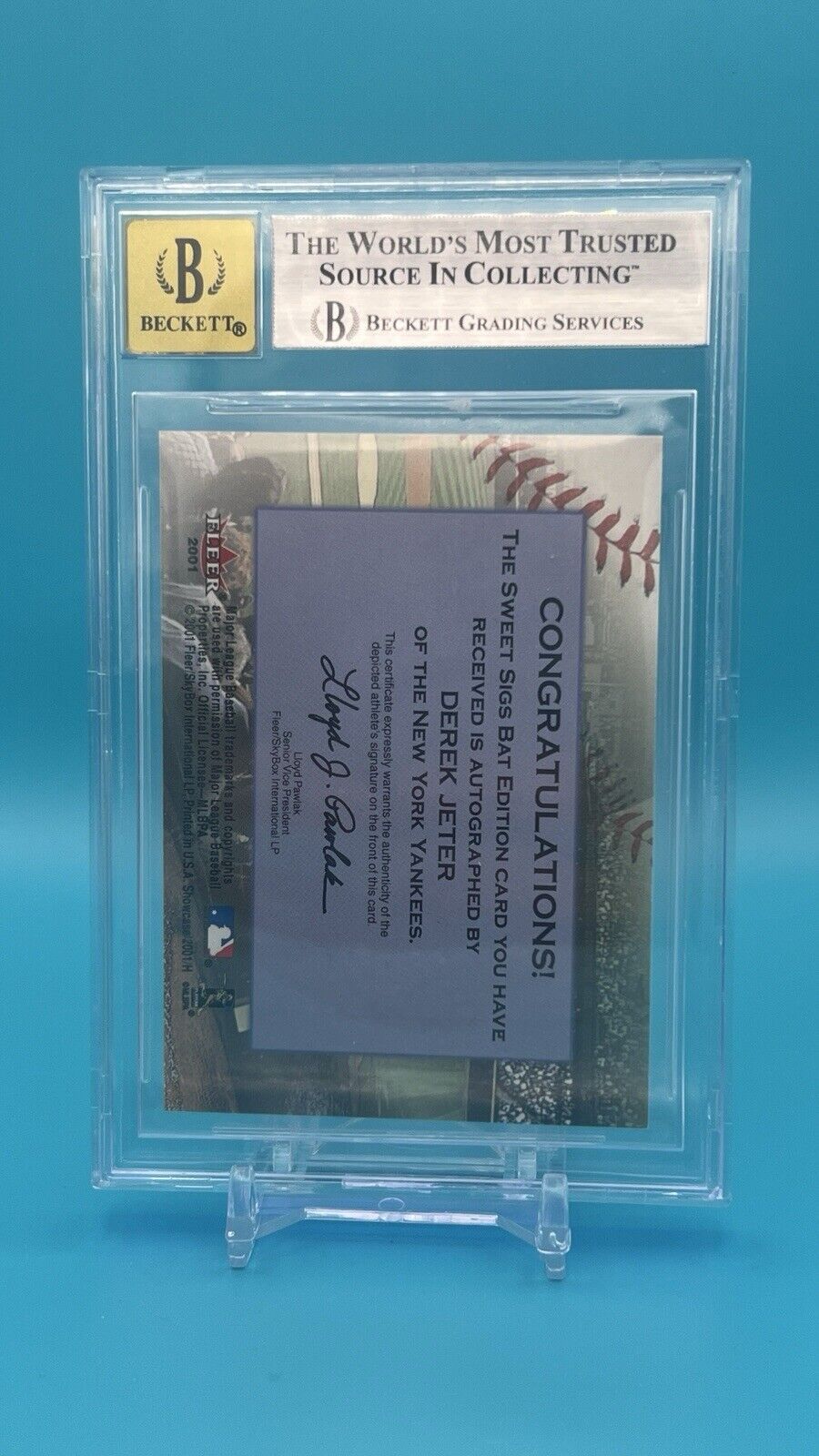 2001 Fleer Showcase Derek Jeter Sweet Sigs Bat Auto BGS 8.5 / 10 Yankees HOF SP