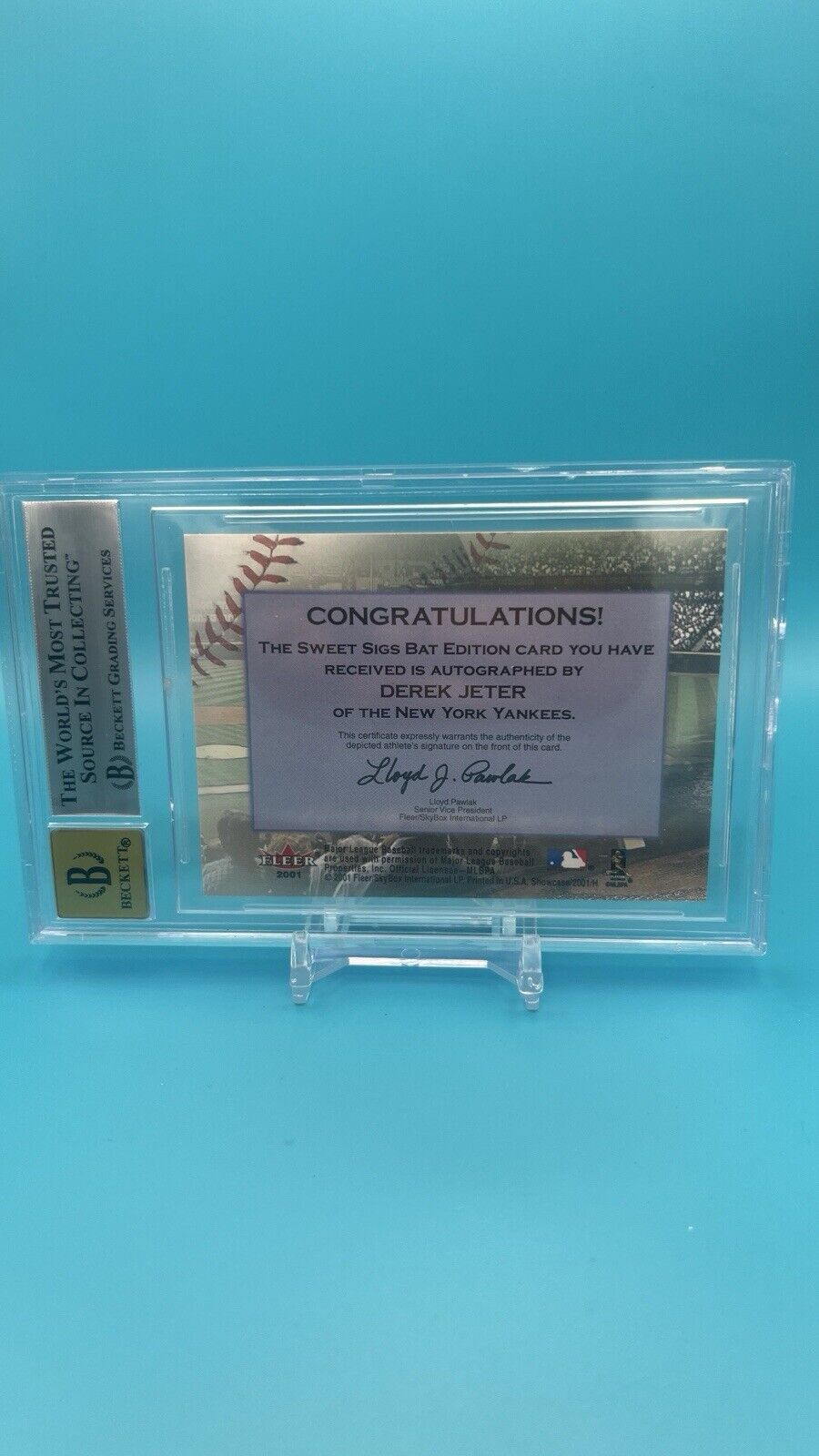 2001 Fleer Showcase Derek Jeter Sweet Sigs Bat Auto BGS 8.5 / 10 Yankees HOF SP